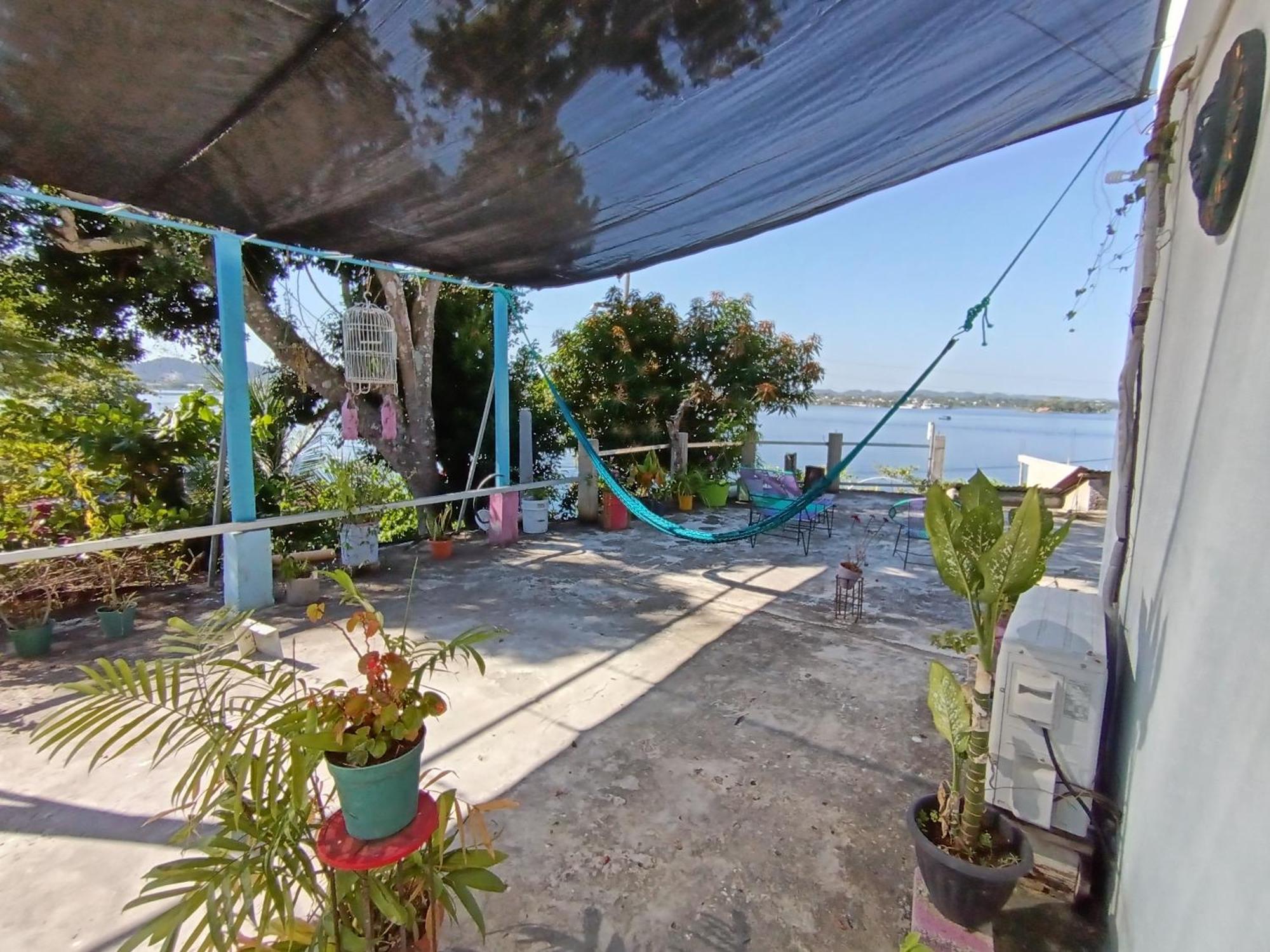 Casa Zoila Hospedaje Frente Al Lago Lakefront Lodging Lägenhet Flores Exteriör bild